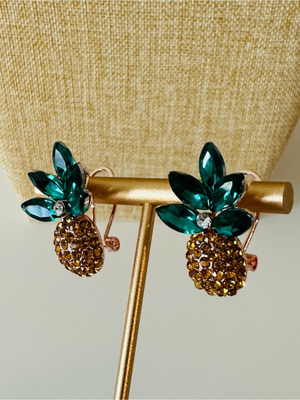 Fashion Jewelry Emerald Green and Gold Pineapple Crystal Stud Clip-on Earrings